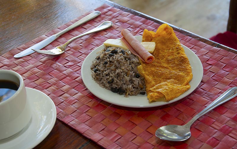 Desayunos en Bahía Drake, Península de Osa, Costa Rica